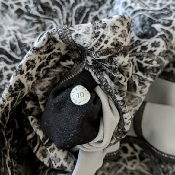 Lululemon Wunder Under crops 21" - Picture 3 of 3